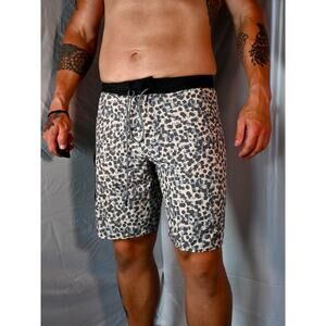 RVCA Barrow Board Shorts Square Pattern Men’s Size 32